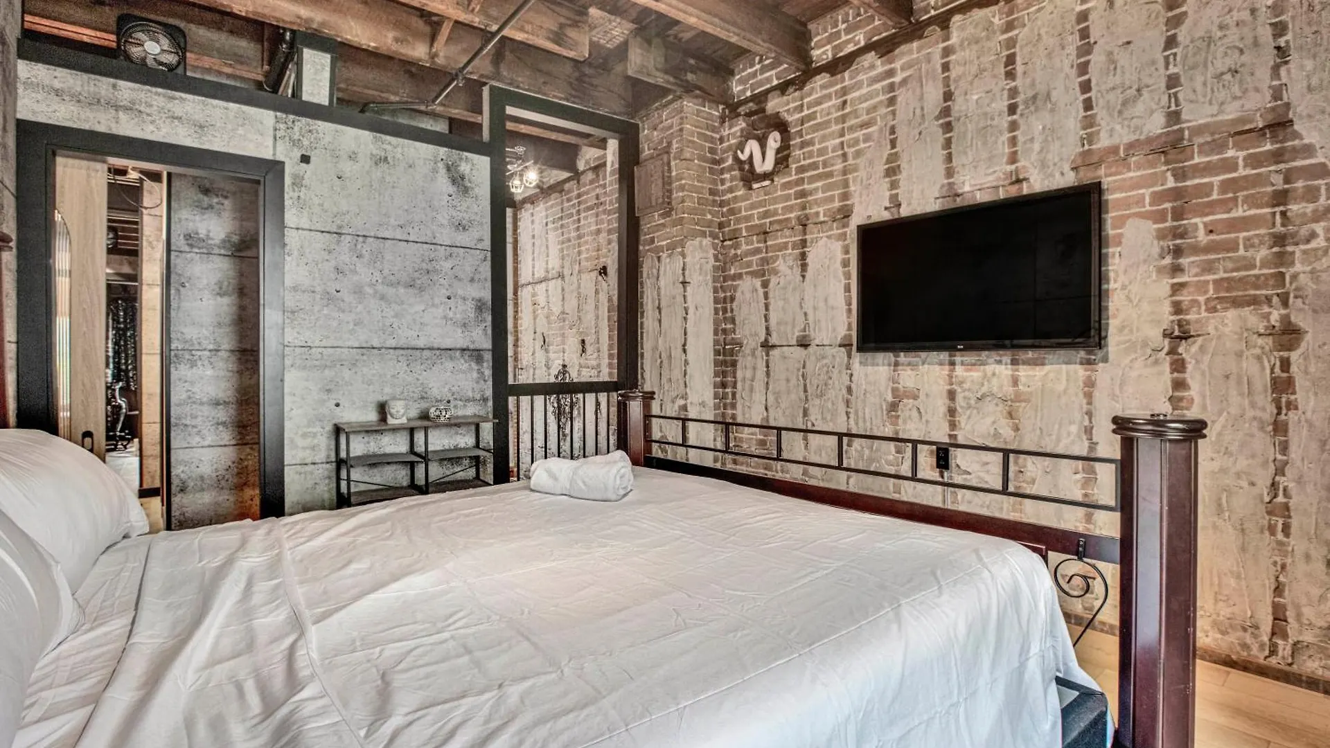شقة Luxury Penthouse In The Heart Of Guy Concordia - Paking And Huge Terasse مونتريال كندا